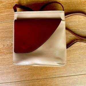 Beautiful Vera Pelle Italian leather crossbody Like New